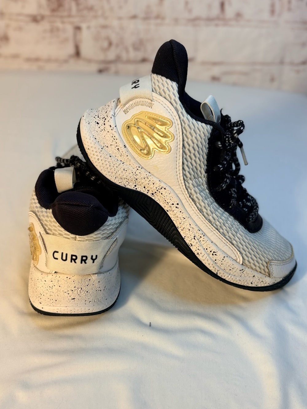 Bill Curry Kids White & Gold Basketball Sneakers